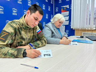 В Зарайске написали письма поддержки для участников СВО