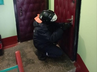 Спасатели помогли женщине попасть в квартиру к матери-пенсионерке в Егорьевске