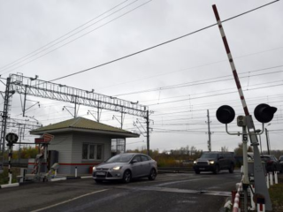 В ночь с 7 на 8 ноября перекроют движение машин в зоне Львовского железнодорожного переезда