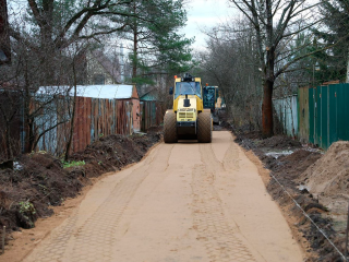 Коммунальный проезд в Шереметьевском ремонтируют после жалоб жителей