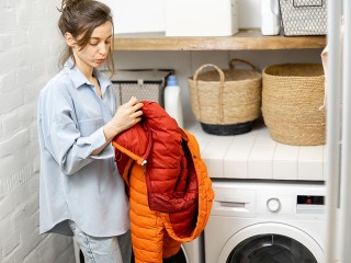 Чтобы не мыть до дыр: советами по стирке пуховиков и шапок поделилась многодетная мама из Чехова