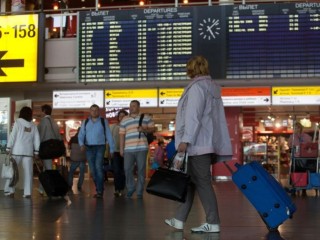 Ловушка для туристов: популярный тропический остров оказался в изоляции из-за мощного тайфуна