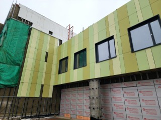 У нового корпуса гимназии №6 в Солнечногорске строят современный стадион