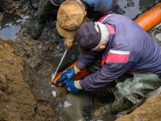 Заморозили воду — починили трубу: чем новая технология удивила жителей Подмосковья