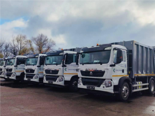 Чистая работа: в какие округа отправились новые мусоровозы и ломовозы