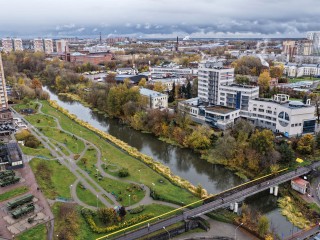 Скамейки с розетками для гаджетов хотят видеть на набережной Юности щелковцы