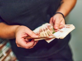 Справедливость для пенсионеров: как устроиться на работу и не потерять соцдоплату