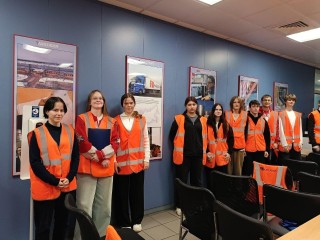 От парты до конвейера: экскурсия, которая перевернула представление студентов о складах