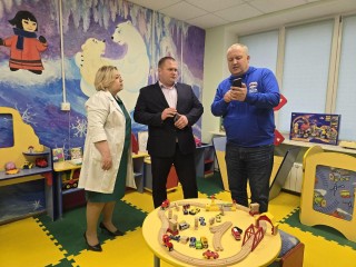 «Коробка храбрости» поможет выздороветь: почему маленьким пациентам так нужны игрушки и как можно внести свой вклад в «Добрую комнату»