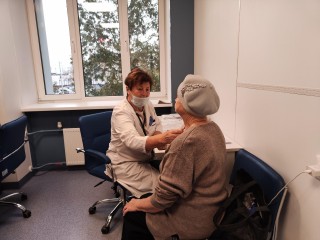 Иммунитет не появляется мгновенно: почему нельзя откладывать вакцинацию от гриппа до декабря и кому прививка жизненно необходима