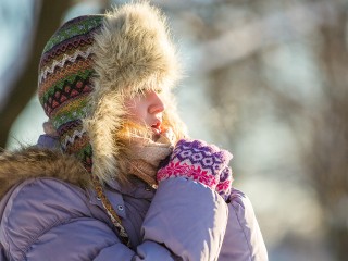 Отеки и появление красных волдырей: что делать при первых признаках аллергии на холод
