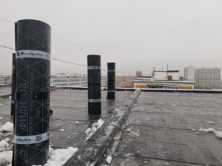 После жалоб на протечки из-за ремонта кровли жителям возместят ущерб