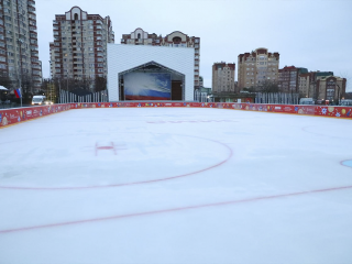 Каток в парке Победы готов к зимнему сезону: лед проверил лично Олег Сотник
