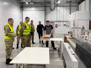 Для участников СВО провели бесплатные экскурсии по трем предприятиям Электростали