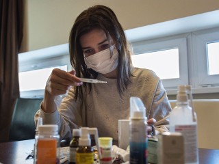 Аномальная слабость и непрекращающися чих: что за новая болезнь появилась в ноябре