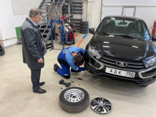 Завершены состязания по ремонту авто среди студентов: какие навыки проверяли и что можно взять на заметку