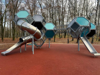 Красногорские дети могу залезть в соты в парке Ивановские пруды