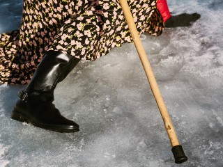 В Дрожжине прохожие спасли пожилую женщину, сломавшую ногу