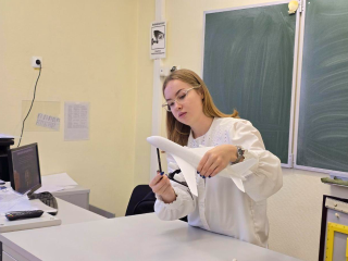 Взлетают мечты: школьники Можайска осваивают искусство авиамоделирования