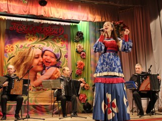 Теплый вечер для самых дорогих: концерт ко Дню матери органиуют для клинчан в клубе «Времена года»