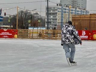 Каток у кинотеатра «Искра» в Видном открылся раньше срока