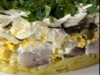 Необычный рецепт селедки под шубой: такое сочетание удивит гостей за праздничным столом