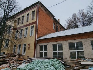 Рабочие демонтировали стены на втором и третьем этажах гимназии № 23