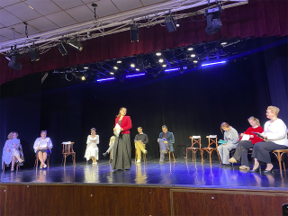 Зрители стали участниками премьеры «Отцов и детей» на сцене театра «Город»