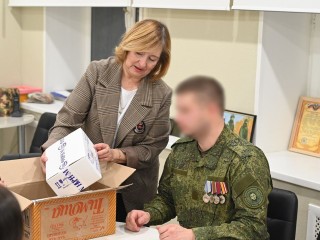 «Тепло из дома» отправится на фронт: волонтеры собирают медикаменты и свечи для бойцов