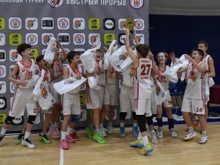 Золотой бросок в корзину соперника: люберецкие баскетболисты стали лучшими на турнире в Москве