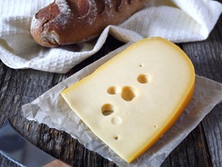 Китайский гороскоп на 1 декабря: работать в команде, есть сыр и решить проблемы с коллегами