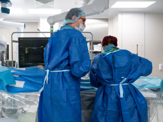 У женщины, которая не жаловалась на здоровье, нашли сотни камней в почках