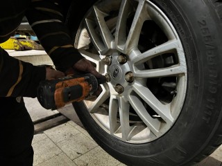 Синоптики раскрыли дату, когда нужно сменить летнюю резину на зимнюю в Подмосковье