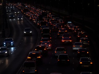 Здесь придется постоять: на каких дорогах Подмосковья возникли пробки вечером 25 ноября