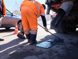 До 40 дефектов в день — не предел: секреты скоростного ремонта дорог в Павлово-Посадском округе