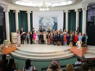 Будущие художники, музыканты и циркачи прошли посвящение в первоклассники