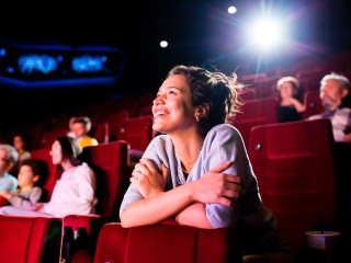 Триллеры вместо психолога: почему зрители предпочитают сериалы личной терапии