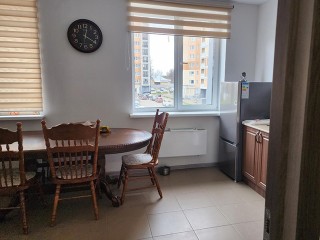 Бабушка пяти внуков переехала из ветхого жилья в новый дом в Красноармейске