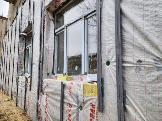 В детской поликлинике на проспекте Ленина установят сантехнику и сделают потолок