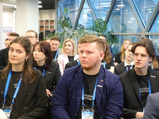 Будущее за теми, кто не боится микрофона: как форум в Мособлдуме закаляет молодых лидеров