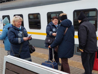 В Серпухове прошел рейд на вокзале, чтобы напомнить жителям о безопасности