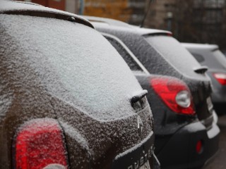 «Затягивать со сменой автомобильных шин не стоит»: в Московский регион пришли заморозки