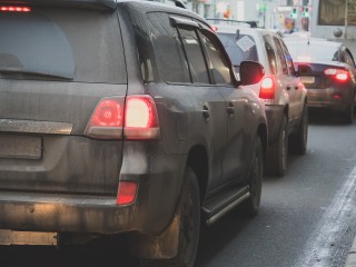 Езда с грязными номерами: когда можно отделаться предупреждением, а когда — лишат прав