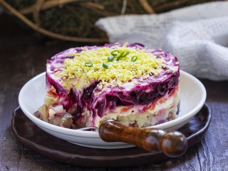 Секрет советской «шубы» найден: чего не хватает в современном салате