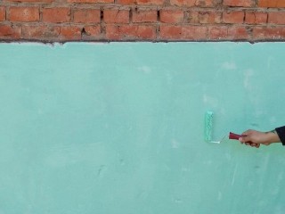 Дома без художеств: почему нельзя рисовать на стенах и как коммунальщики борются с граффити на фасадах