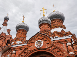 Церковные праздники 11 ноября 2025: что запрещается делать православным в этот день