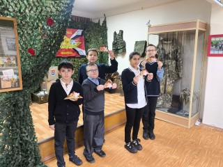 Ученики школы № 8 написали и отправили письма военнослужащим СВО