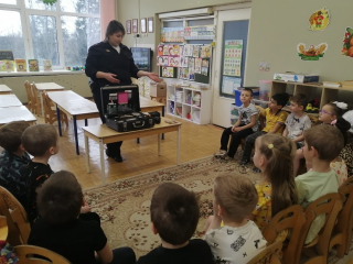 Эксперт-криминалист показала Наро-Фоминским дошкольникам, как ищут преступников