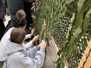 От госуслуг к госзащите: МФЦ Балашихи превратился в цех по производству маскировочных сетей