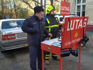 Тактические игры в школе: зачем пожарные из трех частей собрались в одном здании и что они там отрабатывали